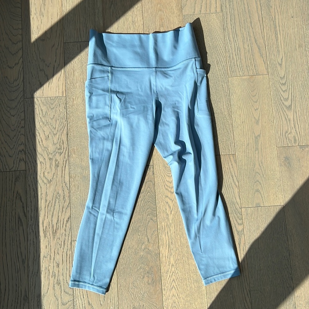Athleta Salutation Stash Pocket II 7/8 Tight (Medium)